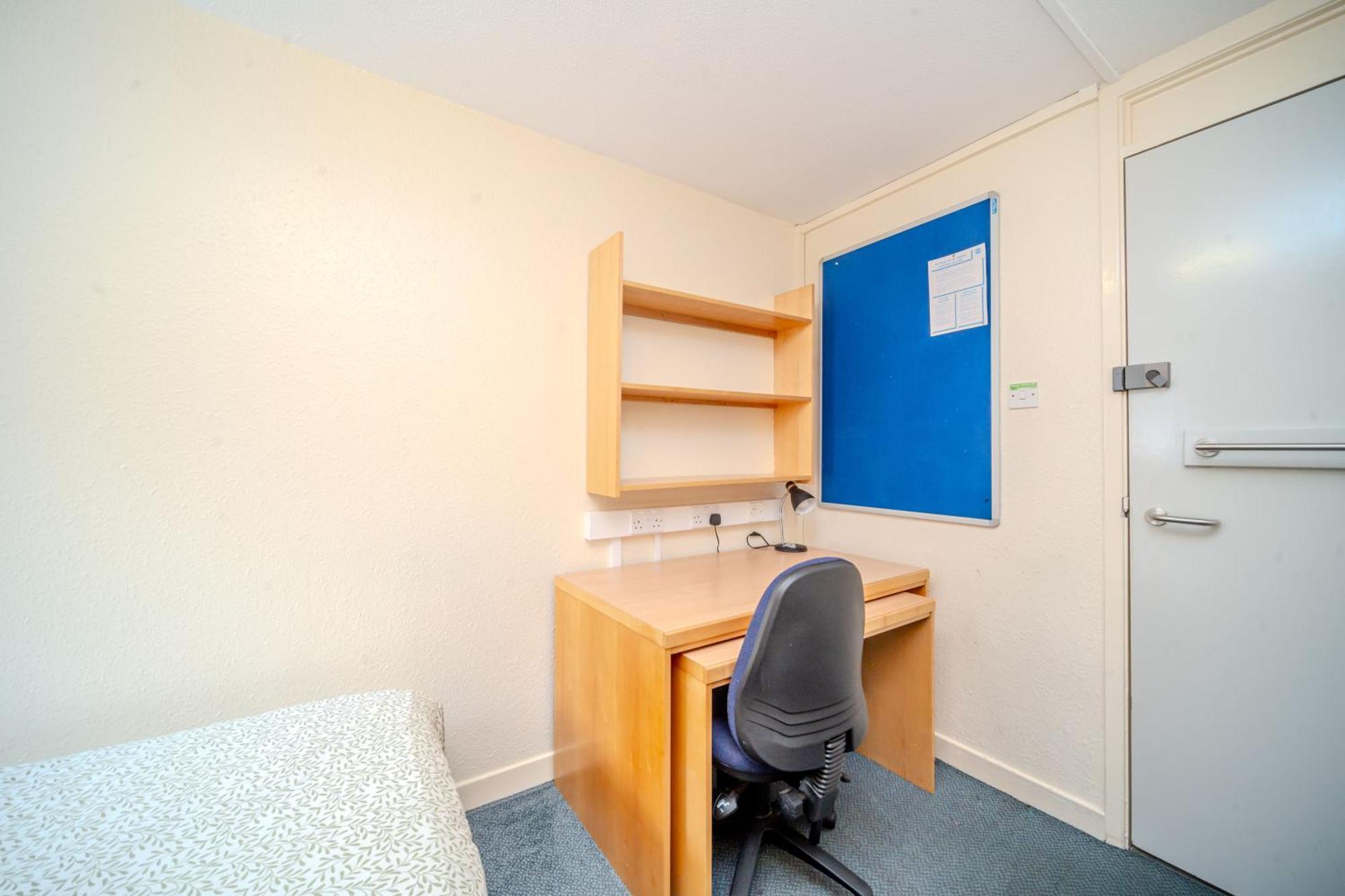 Joivy Budget 4,5 And 6 Bed Private Flats, In Historic Old Town (Adults Only) Edinburgh Ngoại thất bức ảnh
