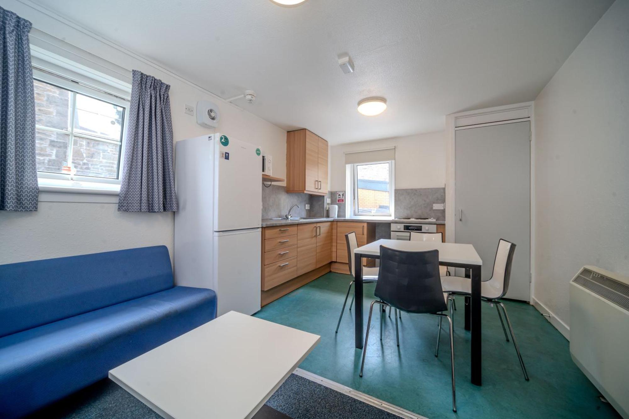 Joivy Budget 4,5 And 6 Bed Private Flats, In Historic Old Town (Adults Only) Edinburgh Ngoại thất bức ảnh
