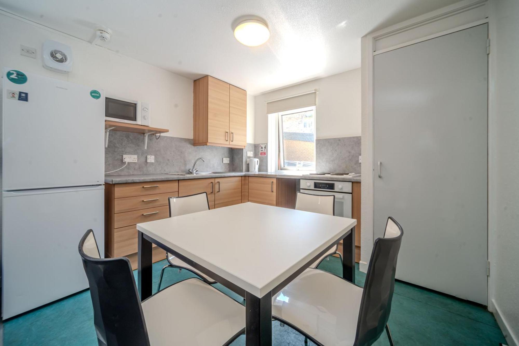 Joivy Budget 4,5 And 6 Bed Private Flats, In Historic Old Town (Adults Only) Edinburgh Ngoại thất bức ảnh