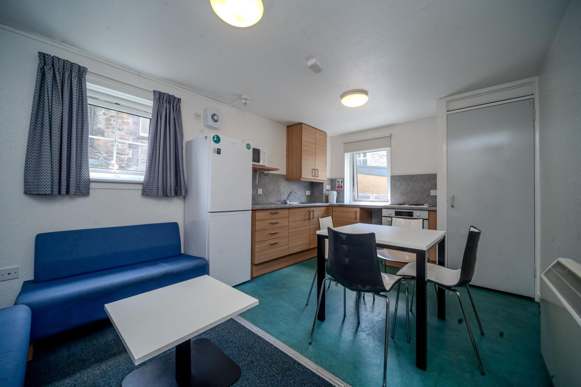 Joivy Budget 4,5 And 6 Bed Private Flats, In Historic Old Town (Adults Only) Edinburgh Ngoại thất bức ảnh