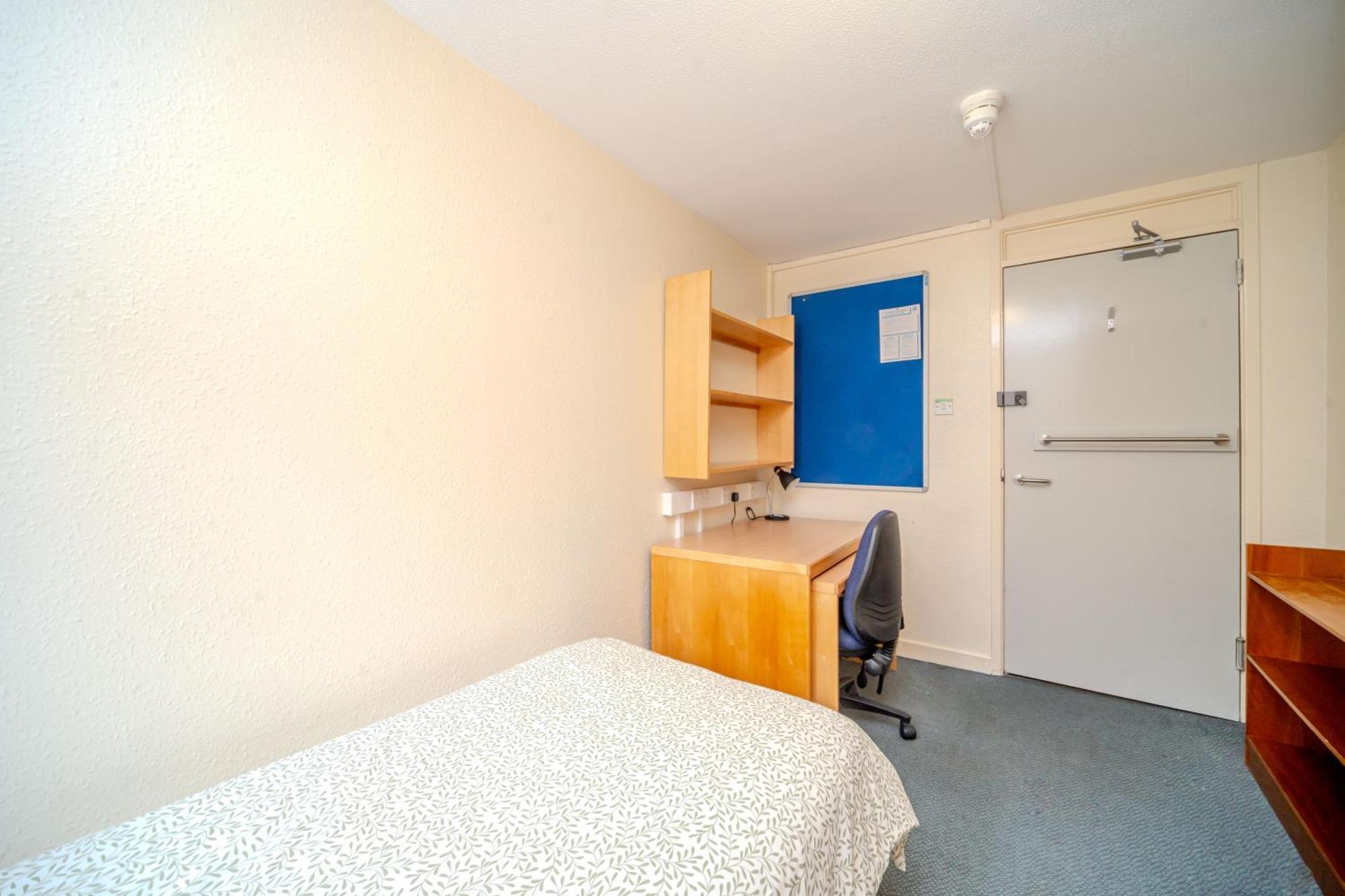 Joivy Budget 4,5 And 6 Bed Private Flats, In Historic Old Town (Adults Only) Edinburgh Ngoại thất bức ảnh